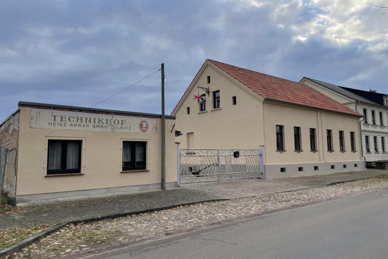 2025-12-03 Fassade Abschluss1